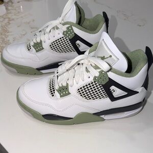 Jordan 4 Retro White/Oil Green Dark Ash AQ9129- 103 Athletic Sneakers size 6